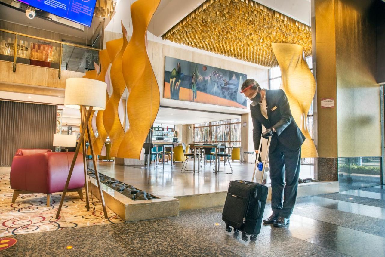Bogota Plaza Hotel Esterno foto Concierge at the Conrad Hilton London St. Pancras