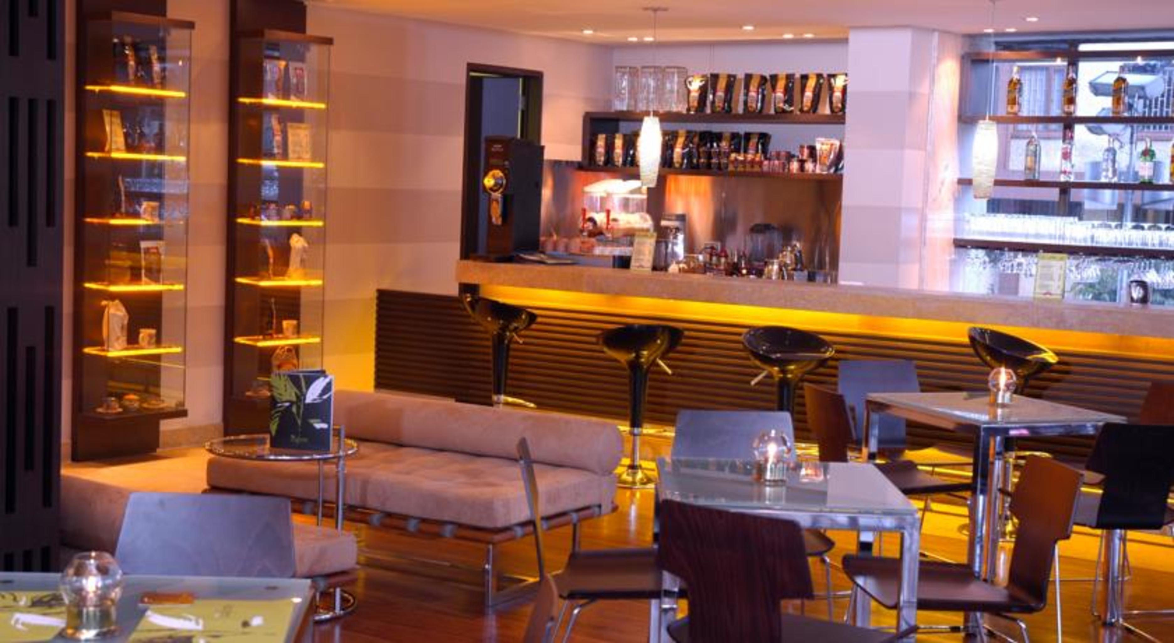 Bogota Plaza Hotel Esterno foto The bar at the hotel