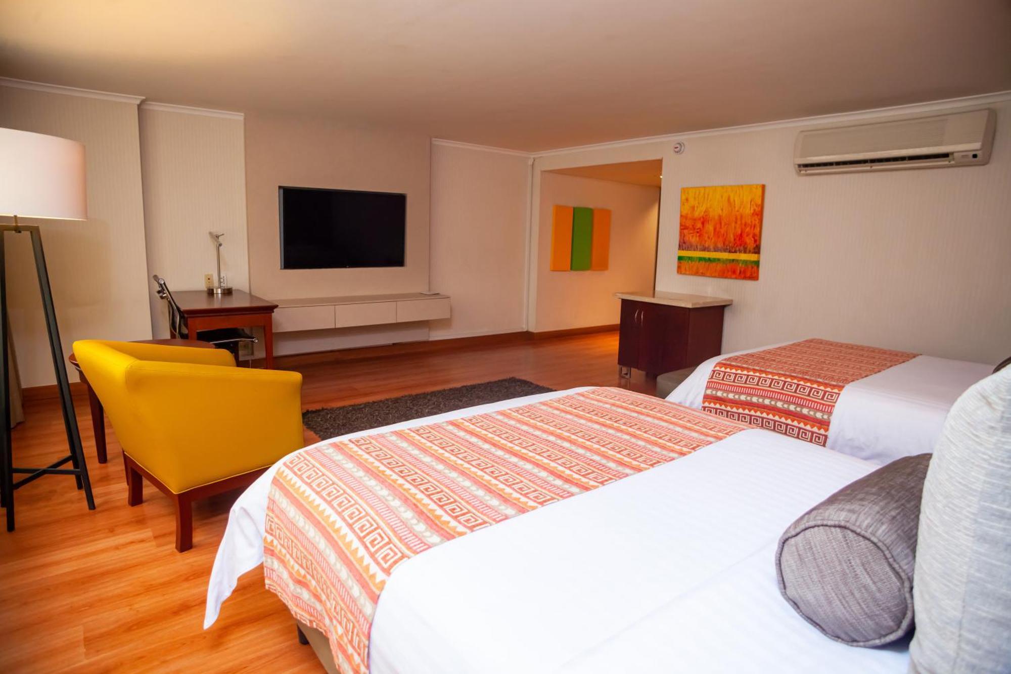 Bogota Plaza Hotel Esterno foto A room at the hotel