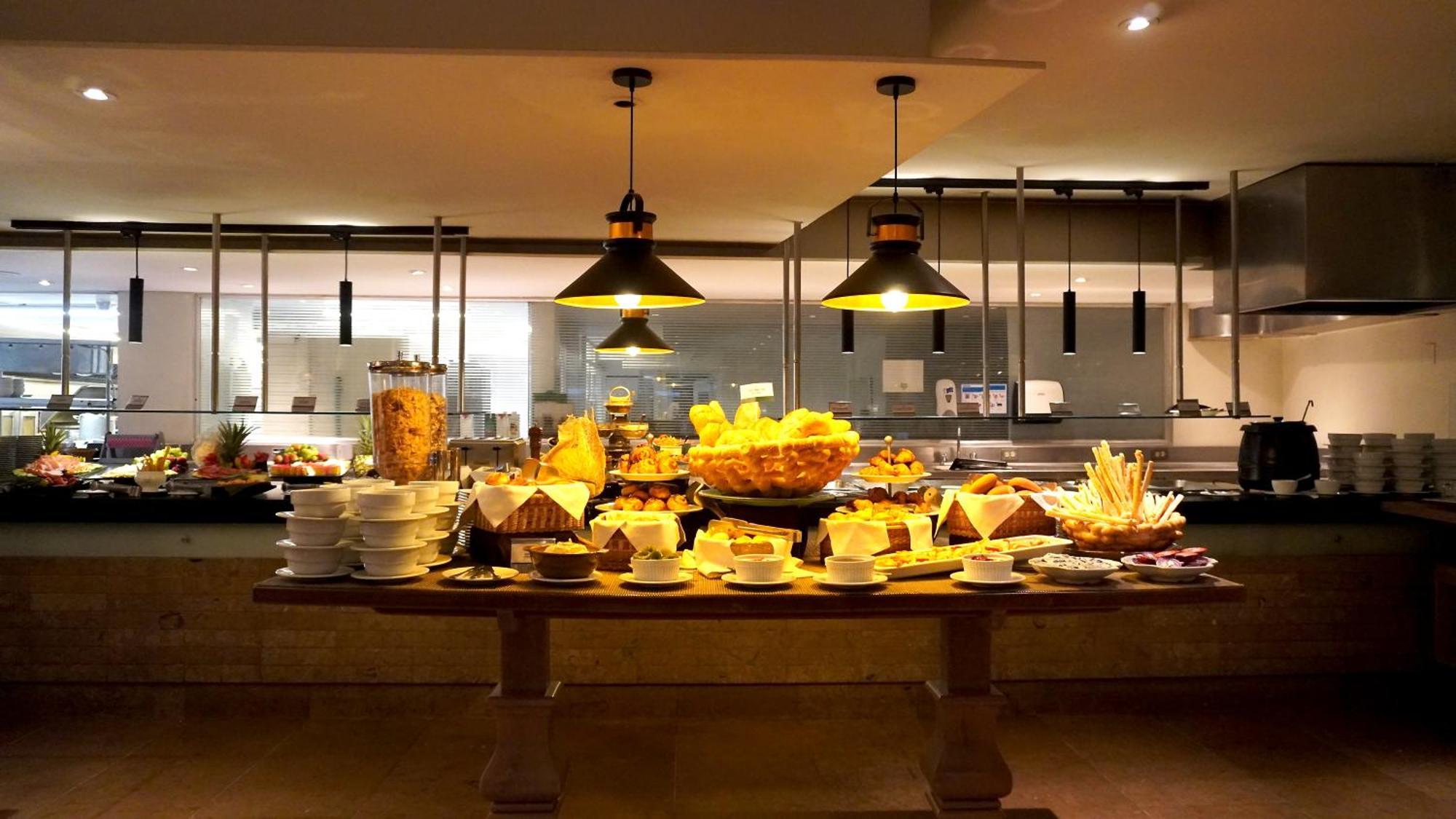 Bogota Plaza Hotel Esterno foto A cheese platter