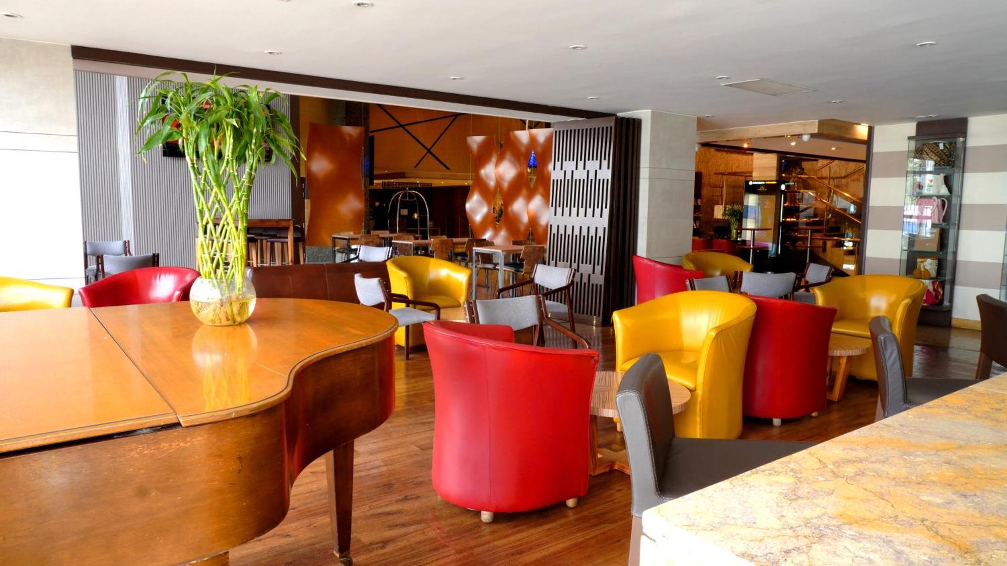 Bogota Plaza Hotel Esterno foto The interior of the lounge