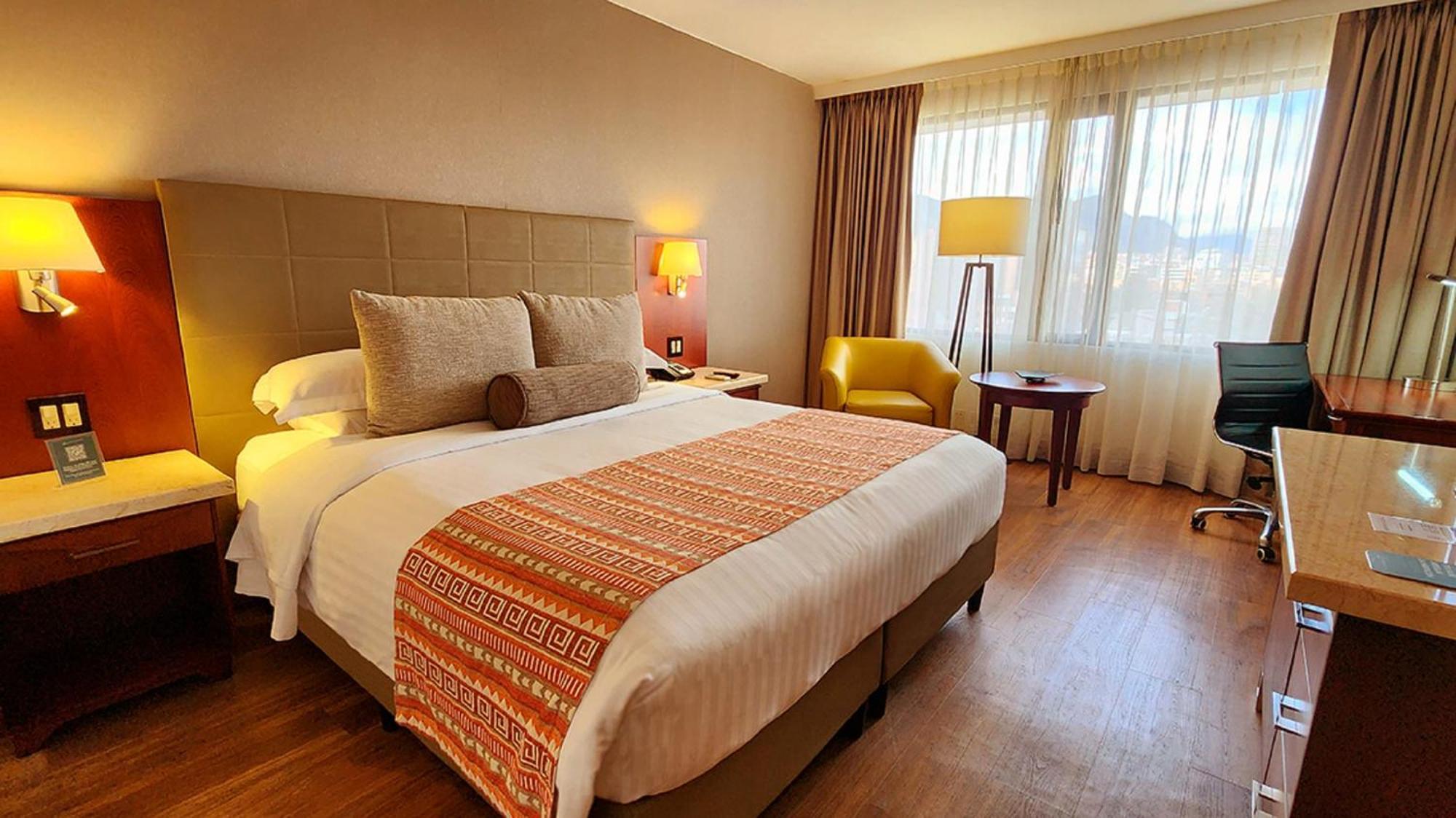 Bogota Plaza Hotel Esterno foto A room at the hotel