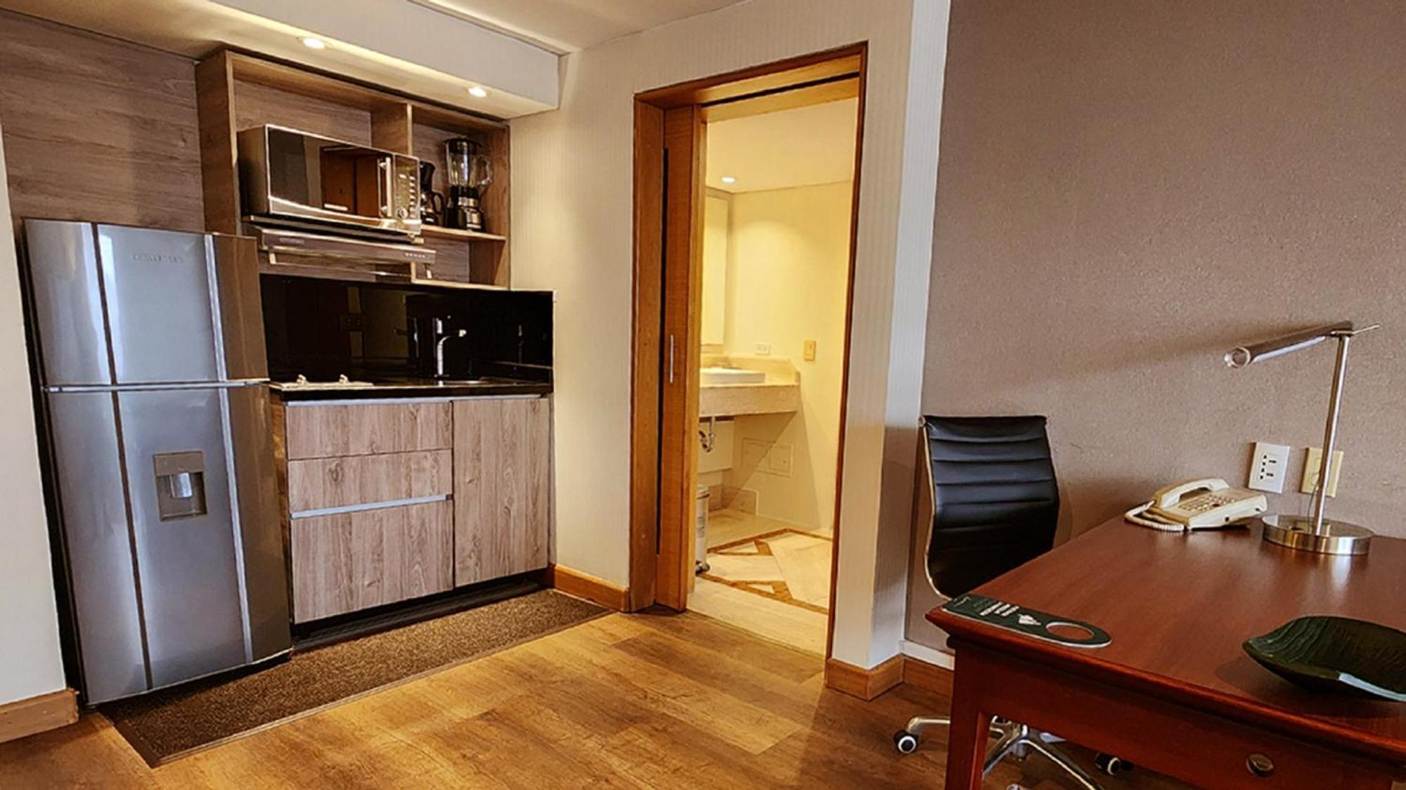 Bogota Plaza Hotel Esterno foto A typical studio apartment