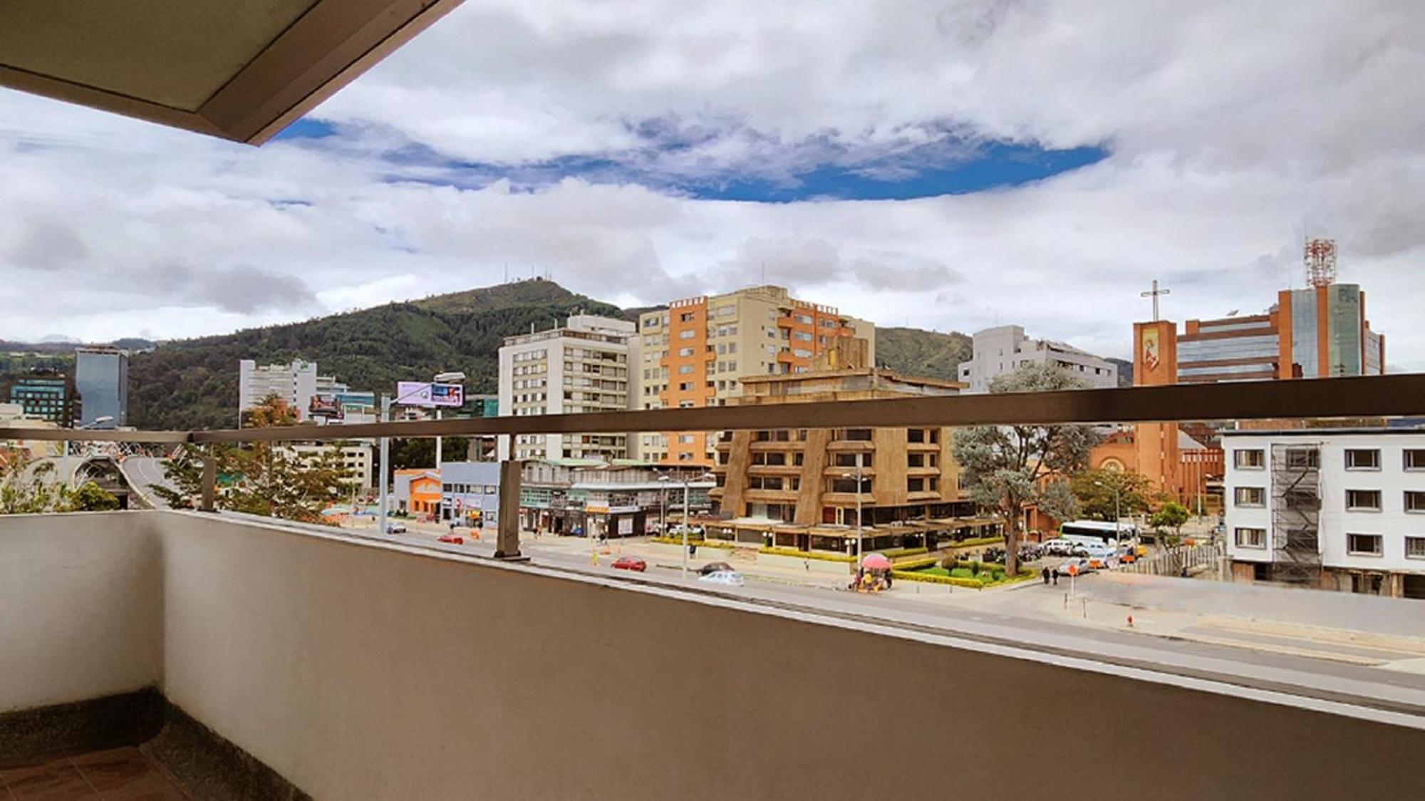 Bogota Plaza Hotel Esterno foto View of the city from the hotel